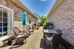 1701 Astor Ave, Oakbrook Terrace, IL 60181 - Photo 21