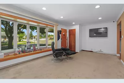 7555 N Neva Avenue, Niles, IL 60714 - Photo 5