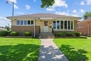 7555 N Neva Ave, Niles, IL 60714 - Photo 1