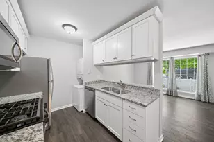 1303 Woodcutter Ln, Wheaton, IL 60189 - Photo 7