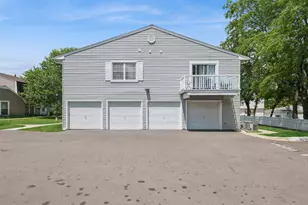 1303 Woodcutter Ln, Wheaton, IL 60189 - Photo 15