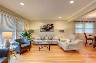 9809 S Albany Ave, Evergreen Park, IL 60805 - Photo 3