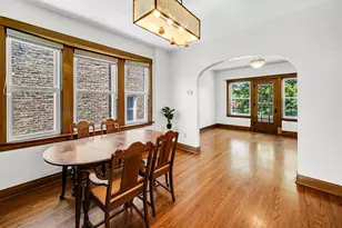5233 W Cullom Ave, Chicago, IL 60641 - Photo 3
