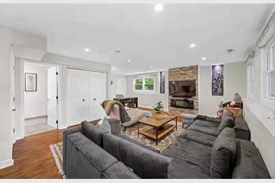 791 Thompson Boulevard, Buffalo Grove, IL 60089 - Photo 11