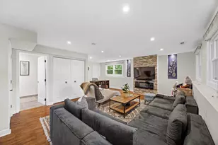 791 Thompson Blvd, Buffalo Grove, IL 60089 - Photo 11