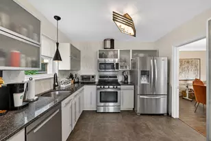 6938 Riverside Dr, Berwyn, IL 60402 - Photo 9