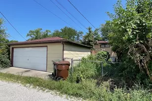9218 Lavergne Ave, Skokie, IL 60077 - Photo 7