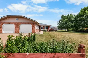 18 Warren Dr, Mazon, IL 60444 - Photo 1