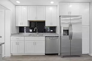 139 Birch St, Carpentersville, IL 60110 - Photo 7
