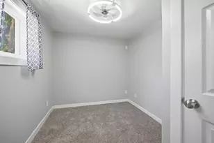 139 Birch St, Carpentersville, IL 60110 - Photo 17