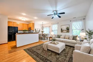 604 Blackstone Ct, Aurora, IL 60504 - Photo 3