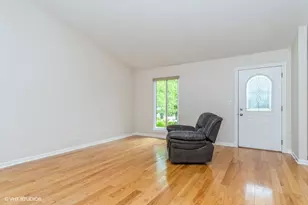 421 Bayview Ave, Naperville, IL 60565 - Photo 3