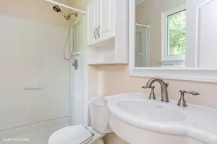 421 Bayview Ave, Naperville, IL 60565 - Photo 7