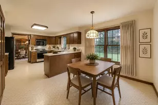 1648 Brentford Dr, Naperville, IL 60563 - Photo 9