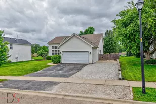 729 River Edge Cir, Ottawa, IL 61350 - Photo 3