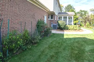 1351 Callen Ln, Des Plaines, IL 60016 - Photo 37