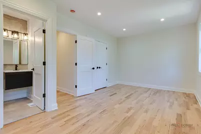1826 W Farragut Avenue, Chicago, IL 60640 - Photo 9