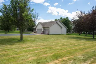 10092 Raindance Dr E, Rochelle, IL 61068 - Photo 5