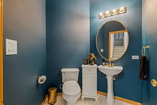 2418 Courtyard Cir, Aurora, IL 60506 - Photo 11