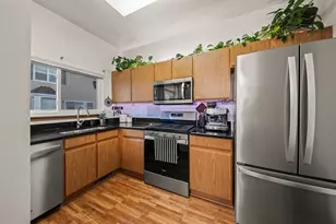 2418 Courtyard Cir, Aurora, IL 60506 - Photo 9