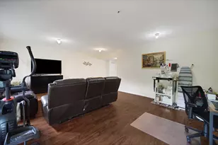 439 Bay Tree Cir, Vernon Hills, IL 60061 - Photo 17