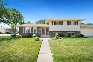 365 W Myrick Ave, Addison, IL 60101 - Photo 1