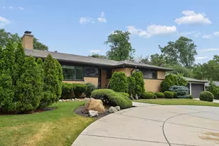 20W276 Belmont Pl, Addison, IL 60101 - Photo 1