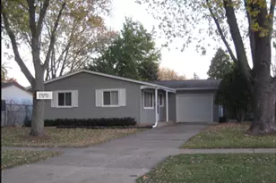 36647 N Streamwood Dr, Gurnee, IL 60031 - Photo 1