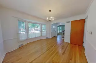 622 N President St, Wheaton, IL 60187 - Photo 9