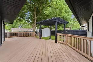 145 Wildwood Rd, Elk Grove Village, IL 60007 - Photo 29