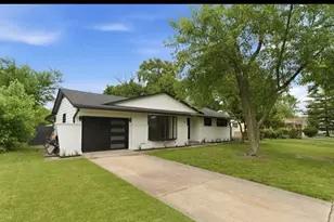 145 Wildwood Rd, Elk Grove Village, IL 60007 - Photo 1