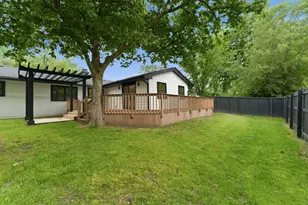145 Wildwood Rd, Elk Grove Village, IL 60007 - Photo 27