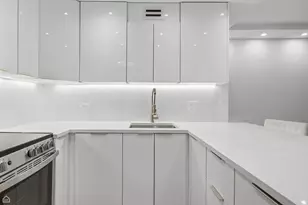 100 E Walton St, Chicago, IL 60611 - Photo 5