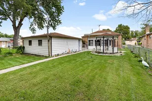 360 Streamside Dr, Harvey, IL 60426 - Photo 17