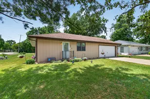 620 N 1st St, Carbon Hill, IL 60416 - Photo 1