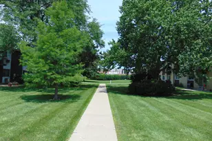 9588 N Terrace Pl, Des Plaines, IL 60016 - Photo 15