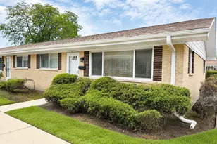 813 Valley Stream Dr, Wheeling, IL 60090 - Photo 1