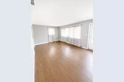813 Valley Stream Drive #D, Wheeling, IL 60090 - Photo 3