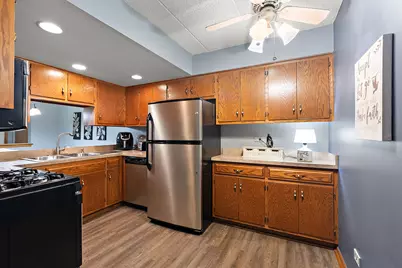 8425 W 95th Street #27, Hickory Hills, IL 60457 - Photo 7