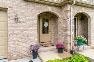 695 E Nerge Rd, Roselle, IL 60172 - Photo 3