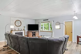 33834 Hillcrest Dr, Burlington, WI 53105 - Photo 5