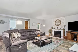 33834 Hillcrest Dr, Burlington, WI 53105 - Photo 7
