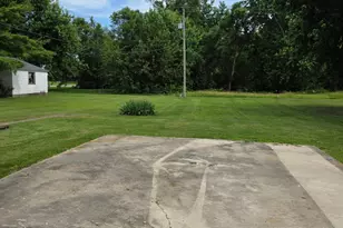 214 W 3rd St, Brocton, IL 61917 - Photo 15