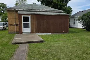 214 W 3rd St, Brocton, IL 61917 - Photo 3