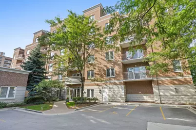 819 Graceland Avenue #204, Des Plaines, IL 60016 - Photo 1