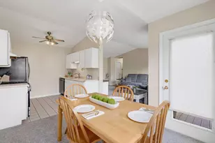 1104 Canterbury Ct, Elgin, IL 60120 - Photo 7