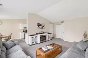1104 Canterbury Ct, Elgin, IL 60120 - Photo 5