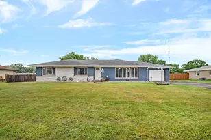 180 W Southmor Rd, Morris, IL 60450 - Photo 1