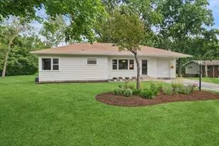 1308 W 53rd Pl, La Grange Highlands, IL 60525 - Photo 1