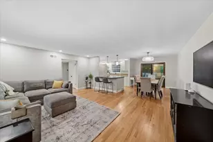 1308 W 53rd Pl, La Grange Highlands, IL 60525 - Photo 5